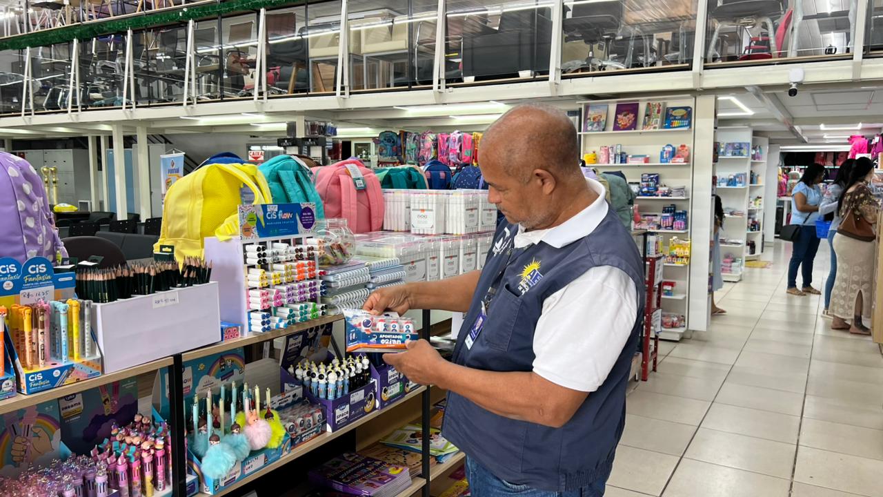 Agência de Metrologia amplia fiscalização de material escolar.